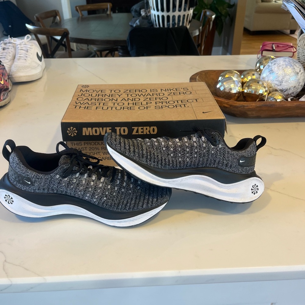 Nike ReactX Infinity Run 4 Oreo Men’s 10 / Women's 11.5